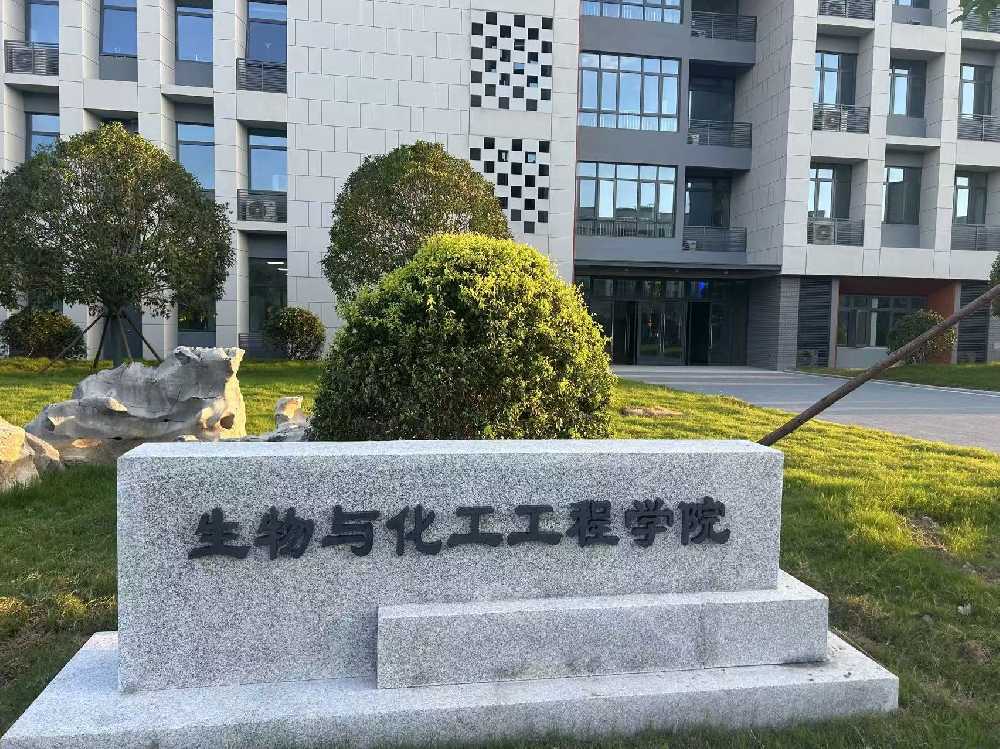 硚口区扬州职业大学体育场高杆灯项目
